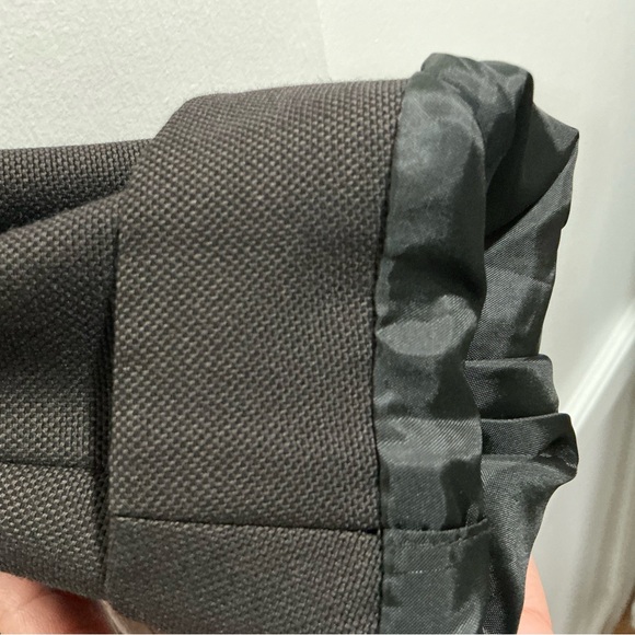 Zara Men’s Textured Canvas Charcoal Blazer
SIZE 46 - Picture 7 of 7